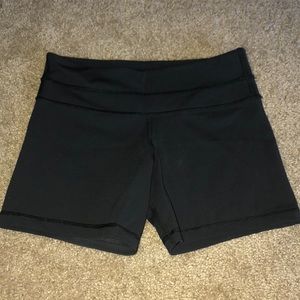 Lulu lemon booty shorts